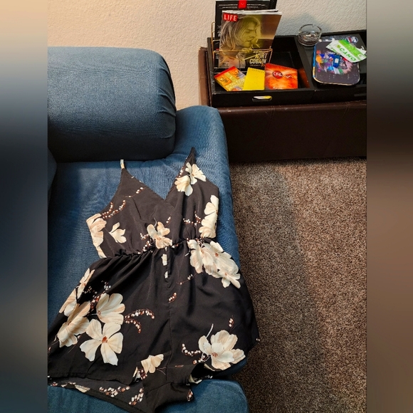 Cute Romper - Picture 2 of 2